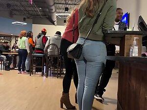 Voyeur checks all sexy thick girls at his location Picture 3