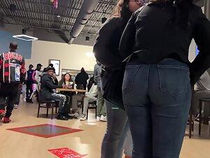 Voyeur checks all sexy thick girls at his location Picture 8