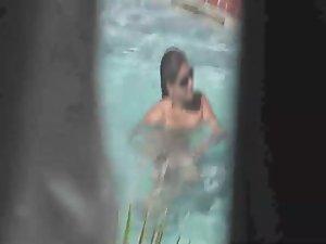 Hot neighbor peeped naked in her pool Picture 4