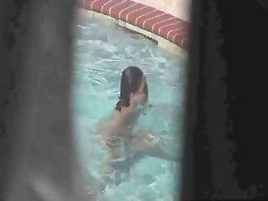 Hot neighbor peeped naked in her pool Picture 5