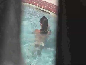 Hot neighbor peeped naked in her pool Picture 6
