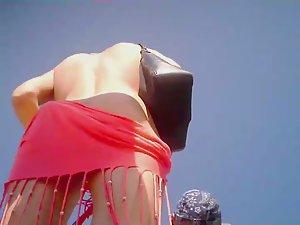 Naked girl plays in the shallow water Picture 5