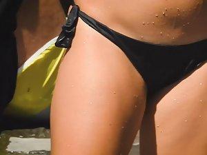 Kissing and groping her ass Picture 1