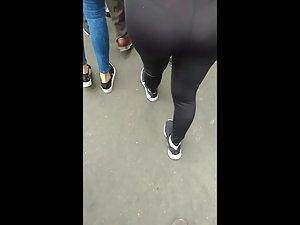 Walking through the crowd behind a red thong Picture 2