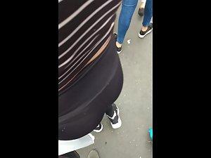 Walking through the crowd behind a red thong Picture 4