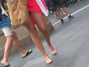Barefooted girl and some upskirts Picture 5
