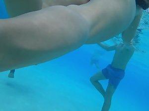Underwater view of a pussy slip in the swimming pool Picture 6