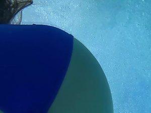 Underwater view of a pussy slip in the swimming pool Picture 8