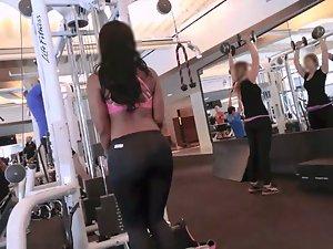 Fit girl saw me filming her in gym Picture 2