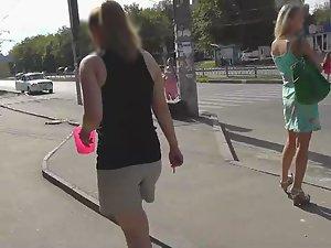 Pussy slip under milf's skirt Picture 1