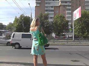 Pussy slip under milf's skirt Picture 3