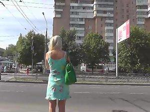 Pussy slip under milf's skirt Picture 5