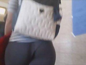 Schoolgirl's big butt in tights Picture 4