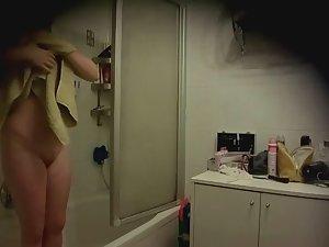 Stepmother spied nude in bathroom Picture 7