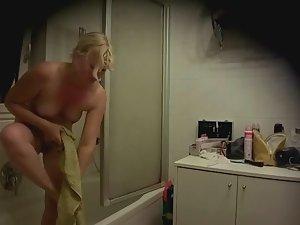 Stepmother spied nude in bathroom Picture 8
