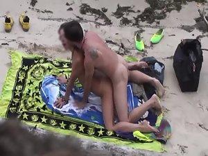 Voyeur catches wild sex on a beach Picture 3