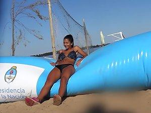 Stunning girl exposing her epic ass on the beach Picture 2