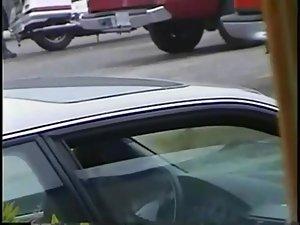 Punk girl caught giving blowjob in a car Picture 2