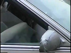 Punk girl caught giving blowjob in a car Picture 5