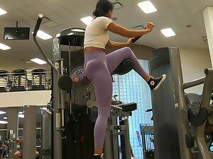 Epic ass of a tall fitness girl in the gym Picture 3