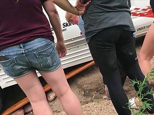 Stuck truck made us see a hot ass and thong Picture 3
