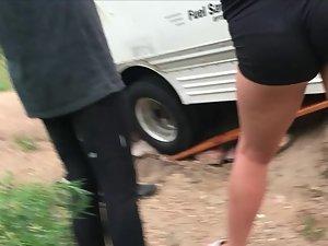 Stuck truck made us see a hot ass and thong Picture 7