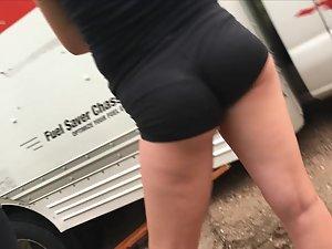 Stuck truck made us see a hot ass and thong Picture 8