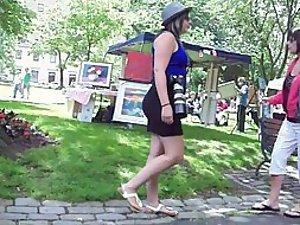 Nice wiggle in a short skirt Picture 1