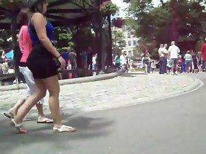 Nice wiggle in a short skirt Picture 6