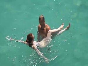 He teaches her how to swim Picture 3