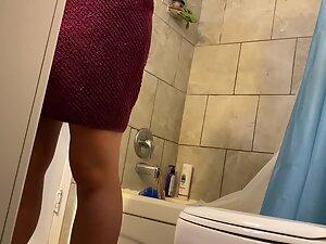 Spying on sister's pussy right after shower Picture 2