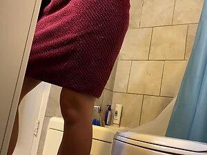 Spying on sister's pussy right after shower Picture 3