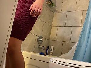 Spying on sister's pussy right after shower Picture 5