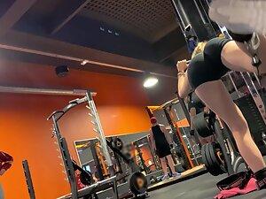 Gym voyeur watches a fit blonde during exercise Picture 5