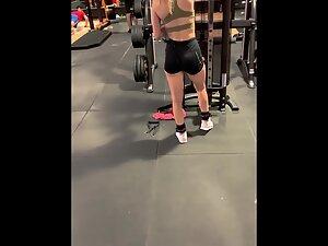 Gym voyeur watches a fit blonde during exercise Picture 7