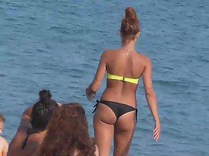 Bubbly butt cheeks falling out of bikini Picture 5