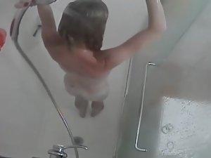Hot girl spied dancing in the shower Picture 8