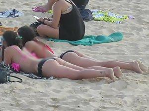 Nice young butts on the beach Picture 4