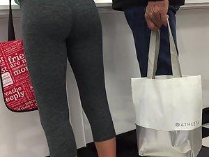 Casual hottie got a nice fit ass in dark grey leggings Picture 7