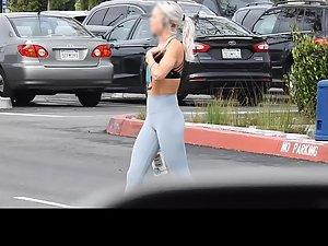 Nonchalant sporty girl walking to the gym Picture 3
