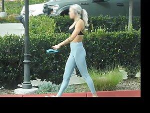 Nonchalant sporty girl walking to the gym Picture 5