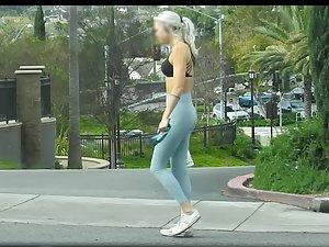 Nonchalant sporty girl walking to the gym Picture 6