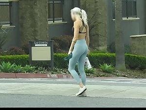 Nonchalant sporty girl walking to the gym Picture 7