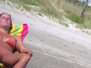 Meaty cameltoe noticed in bikini Picture 4