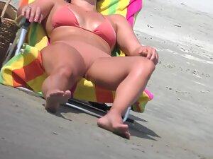 Meaty cameltoe noticed in bikini Picture 5