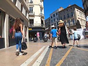 Key to sexiness is her ass to waist ratio Picture 7