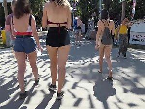 Shorty and tall friend walking together Picture 6