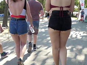 Shorty and tall friend walking together Picture 7