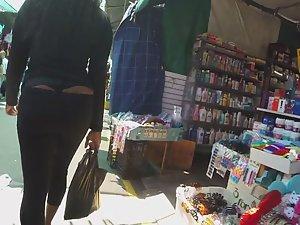 Black girl's thong peeks like whale tail Picture 6