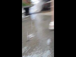 Too short white skirt makes upskirt possible Picture 8